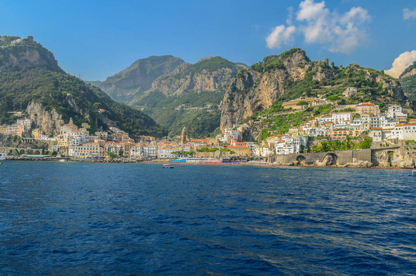 Näkymä Amalfin merestä. Amalfin rannikko Italiassa
 - Valokuva, kuva