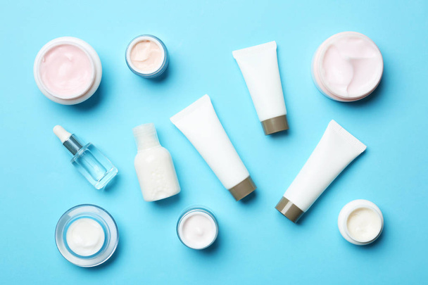 Flat lay composition with body care products on color background - Foto, imagen