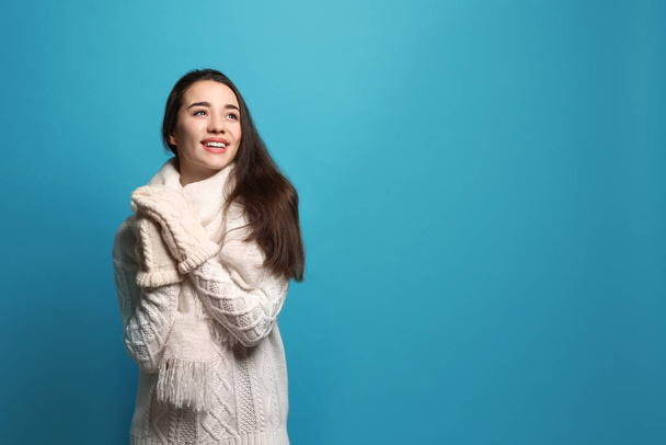 Young woman wearing warm clothes on white background. Winter season - Foto, Imagen