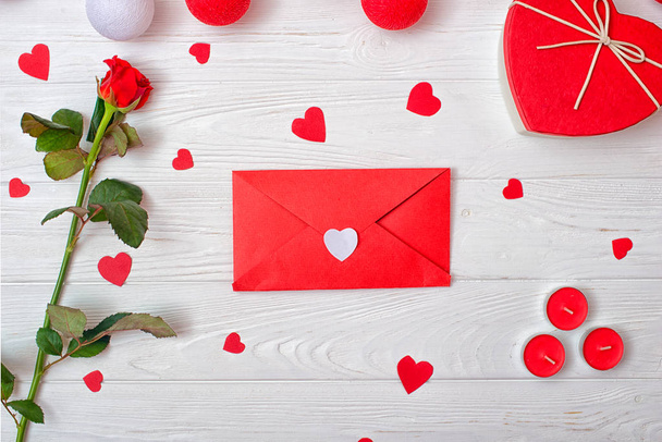 Valentines Day background with a red rose, a gift and an envelope with a heart. - Zdjęcie, obraz