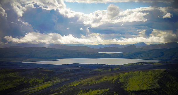 Lakagigar-laakson ja Langisjor-järven maisema Keski-Islannissa
 - Valokuva, kuva