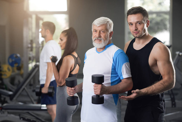 Two men looking at camera while training in gym. - Φωτογραφία, εικόνα