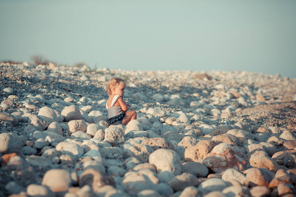 Adorable girl walking along beach - Φωτογραφία, εικόνα