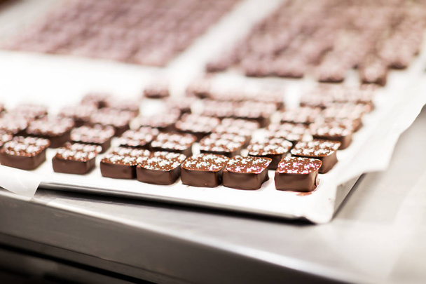 chocolate candies at confectionery shop - Φωτογραφία, εικόνα