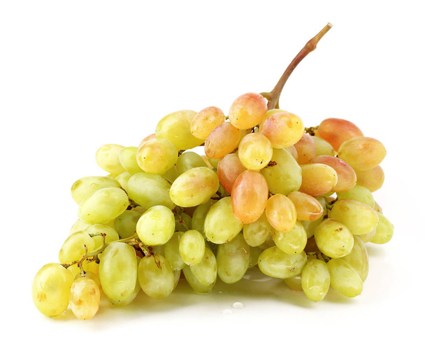 racimo de uvas de bayas maduras sobre fondo blanco
 - Foto, Imagen
