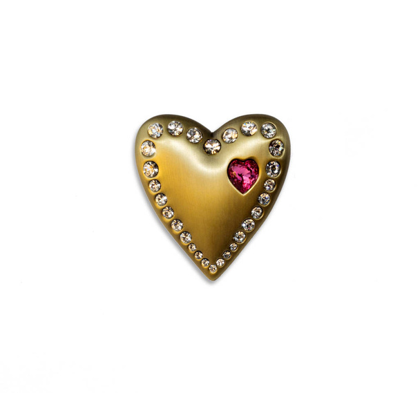 Tirador de puerta dorada con pedrería en forma de corazón. Aislado sobre fondo blanco
 - Foto, imagen