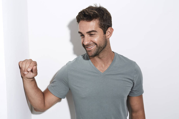 Handsome guy in grey t-shirt, smiling - Photo, Image