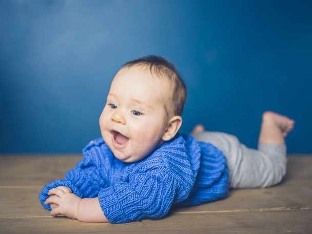 A happy little baby is exploring and learning to crawl - Fotoğraf, Görsel