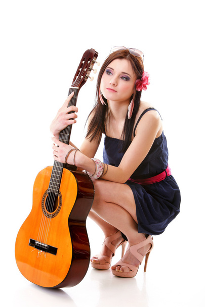 summer girl with guitar on white background - Fotoğraf, Görsel