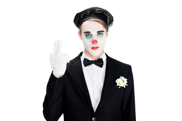serio clown mostrando pistola gesto isolato su bianco
  - Foto, immagini