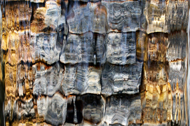 Ondulaciones de agua en el suelo de piedra, fondo abstracto
 - Foto, imagen