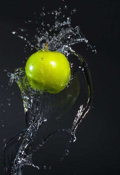 Green Apple with Splashing Water - Фото, изображение