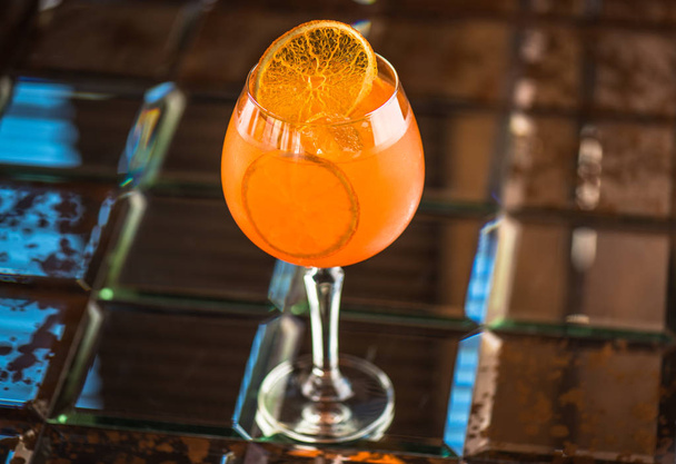 Alcohol cocktail with citrus in glass on dark background - Valokuva, kuva