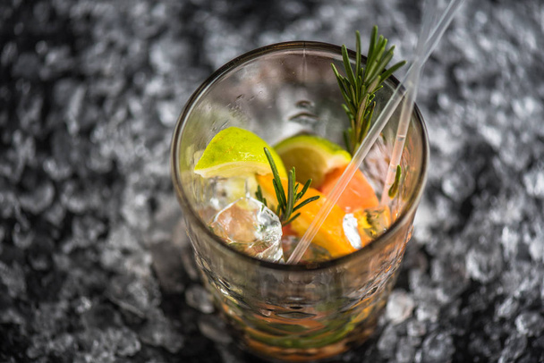 Cocktail glass with ice and cokctail ingredients - Valokuva, kuva