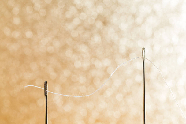 Nadel und Faden für Handarbeit - Foto, Bild