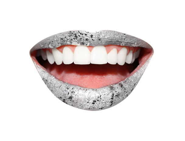 Belle bouche avec rouge à lèvres argent isolé sur blanc
 - Photo, image