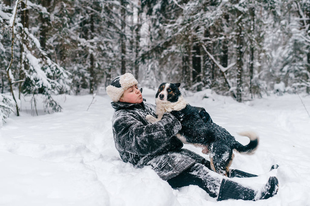 caucasian woman and cute dog on winter day - Foto, immagini