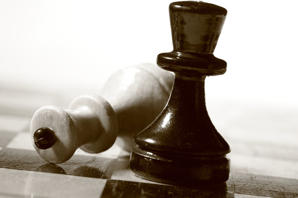 houten schaakbord met schaakstukken - Foto, afbeelding