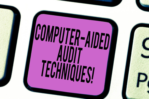 Znak tekstowy Wyświetlono technik audytu wspomagane komputerem. Koncepcyjne zdjęcie za pomocą komputera, aby zautomatyzować proces audytu klawisz na klawiaturze zamiar utworzyć wiadomość komputer naciskając klawisz klawiatury, pomysł. - Zdjęcie, obraz