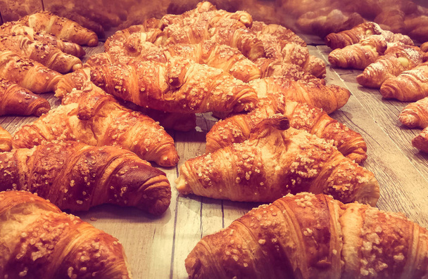 Delicious fresh baked croissant for snack. Buy croissants for coffee break in Italian restaurant - Foto, Imagem
