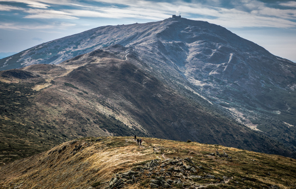 Belle montagne dei Carpazi in autunno stagione.Destinazione turistica attiva in Europa.Instagram vintage film filter
 - Foto, immagini
