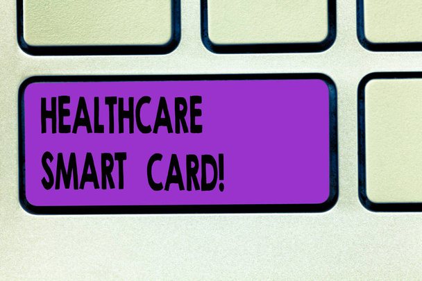 Texto escrito palavra Healthcare Smart Card. Conceito de negócio para um cartão que tem noções básicas de um paciente é registros de saúde Teclado chave Intenção de criar mensagem de computador pressionando ideia teclado
 - Foto, Imagem