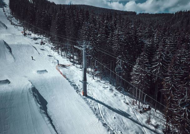 BUKOVEL,UKRAINE - 19 MARCH,2018: Beautiful nature in cold winter day. Bukovel Ski Park in Carpathian mountains. Popular place for active tourism in Southern Europe - Foto, imagen