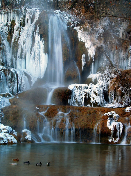 Cascada en invierno
 - Foto, Imagen