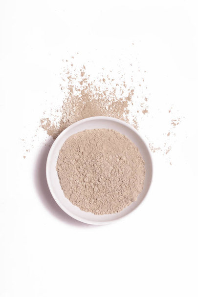Cosmetic clay powder in the plastic container - Foto, afbeelding