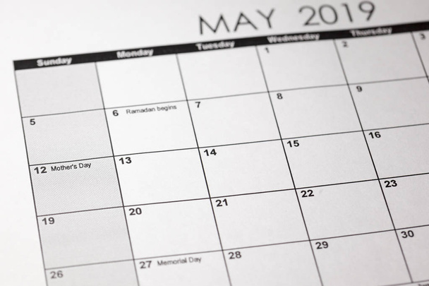 Konsepti kuva kalenterikuvasta, jossa keskitytään valikoivasti äitienpäivään 12 toukokuu 2019. Äitienpäivän juhla
. - Valokuva, kuva