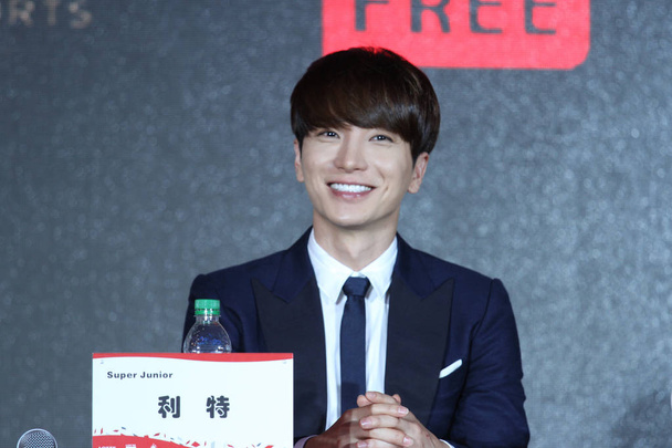 Park Jeong-su (Leeteuk) of South Korean boy band Super Junior attends a promotional event for Lotte Duty Free in Shanghai, China, 8 September 2015. - 写真・画像