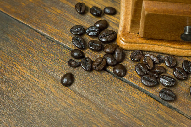 Le café torréfacteur vintage sur table en bois
. - Photo, image