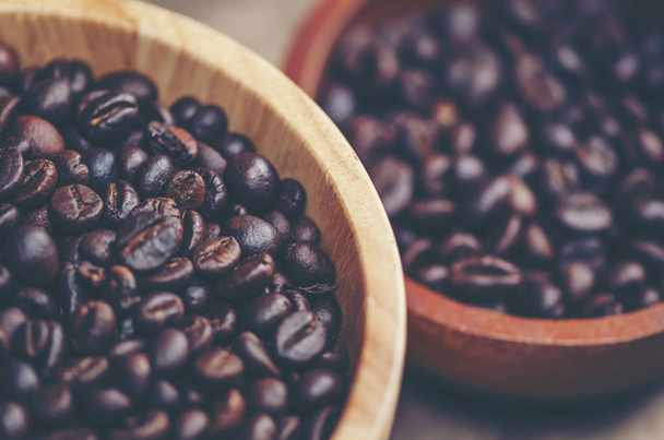 кавові зерна на дерев'яному фоні, арабіка кава, вінтажне зображення фільтра
 - Фото, зображення