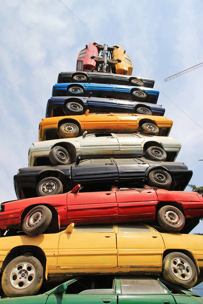 View of a colourful car tower in Zhengzhou city, central China's Henan province, 15 May 2015 - Photo, Image