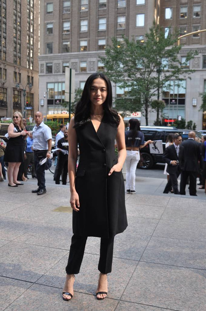 Chinese actress Yao Chen arrives for the Hugo Boss fashion show during the New York Fashion Week Spring/Summer 2016 in New York, US, 16 September 2015. - Zdjęcie, obraz