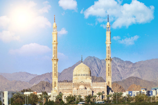 Mooie architectuur van de moskee in Sharm el sheikh, Egypte - Foto, afbeelding