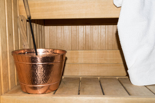 Příslušenství pro sauny v dřevěné sauně, ručník, bailer, naběračka - Fotografie, Obrázek