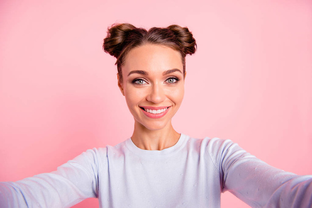 Self-portrait of her she nice cute winsome alluring fascinating attractive lovely sweet cheerful cheery girl lady isolated over pastel pink background - Foto, Bild