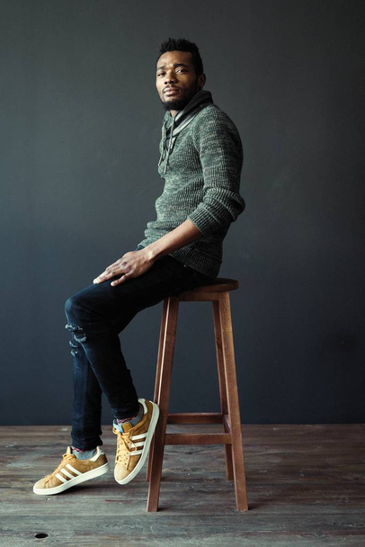 studio portrait of handsome young african american man - Foto, imagen