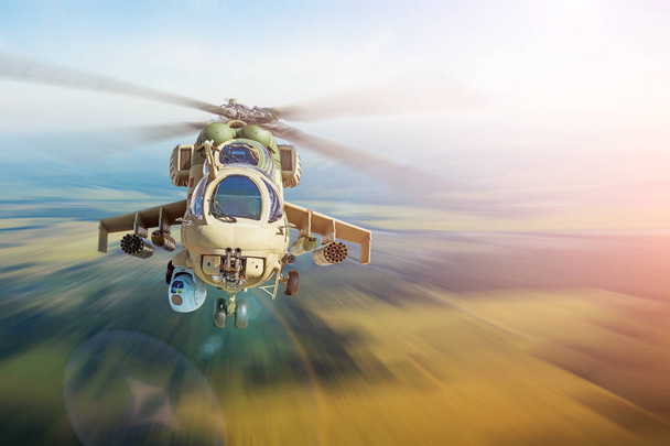 Helicóptero de combate militar vuela a alta velocidad, guardias de patrulla del territorio
. - Foto, Imagen