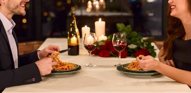 Sevgililer günü kavramı üzerinde romantik akşam yemeği - Fotoğraf, Görsel