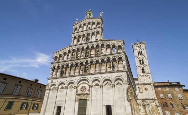 LUCCA, ITALY - JUNE 26, 2015. Chiesa di San Michele in Foro - Church of San Michele in Foro,catholic church dedicated to Archangel Michael, beautiful attraction in the ancient city of Lucca, Italy.  - Foto, Imagem