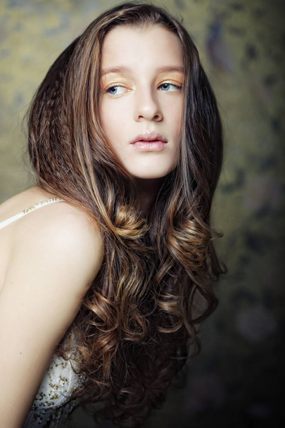 young woman with long curly hair - Fotoğraf, Görsel