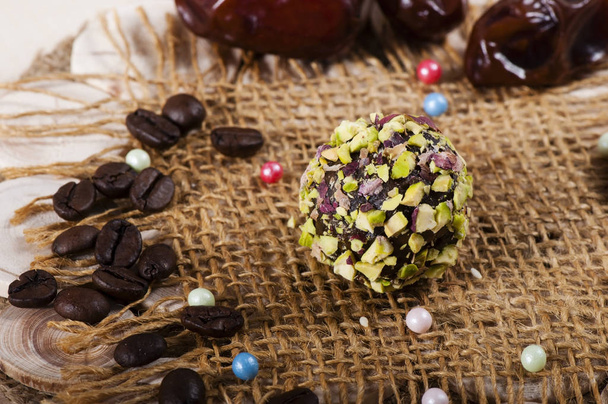 Şeker tatlı tarihleri ve kaju fıstığı, Doğu'dan tatlılar. Fitness Gıda. - Fotoğraf, Görsel