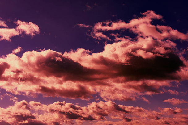 カラフルな雲と空. - 写真・画像