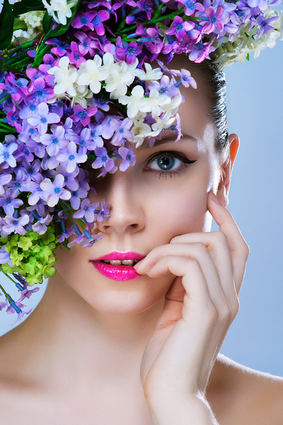 Black and white painted close-up portrait of girl with stylish makeup and flowers around her face - Fotoğraf, Görsel