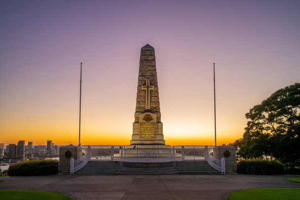 Державний меморіальний війни в Перт, Австралія на світанку - Фото, зображення