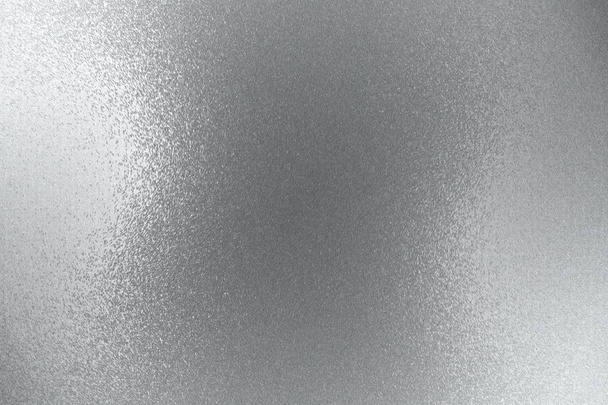 Reflexión sobre superficies ásperas de chapa plateada, fondo abstracto - Foto, imagen