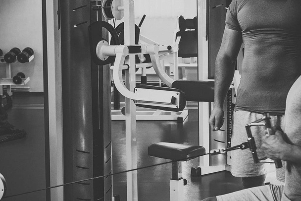 Bodybuilder in the gym - Foto, Imagen