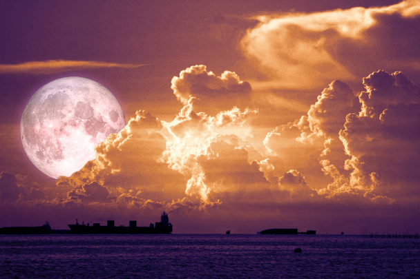 夕焼けシルエット雲海、Nasa から提供されたこの画像の要素の上に戻ってスーパー雪月 - 写真・画像